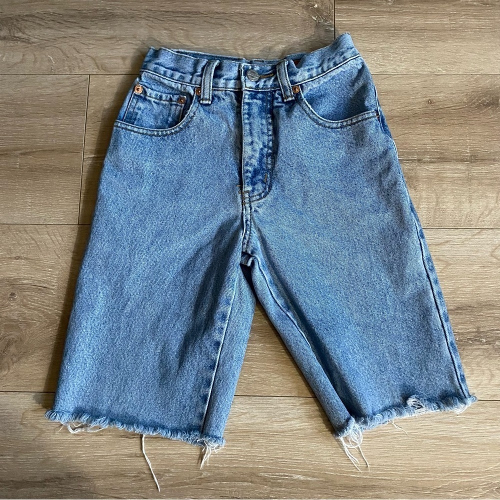 Vintage District Gasoline cut off denim jean shorts size 8 100 % cotton